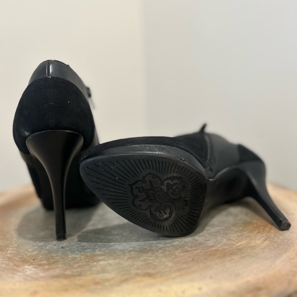 Women’s Suede Ankle Booties. With side zippers. Size 9 - Picture 3 of 6